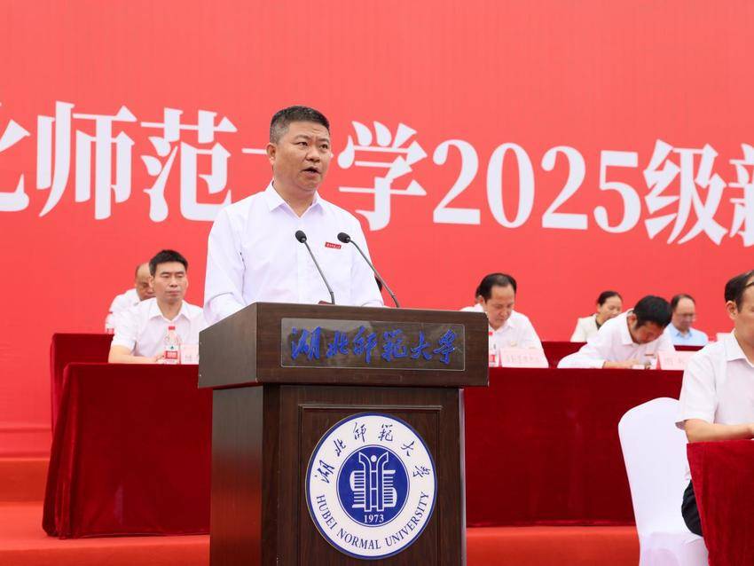 kaiyun开云官方举行2025级新生开学典礼暨军训总结大会.docx