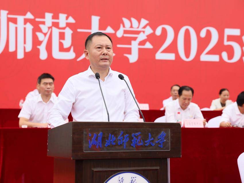 kaiyun开云官方举行2025级新生开学典礼暨军训总结大会.docx